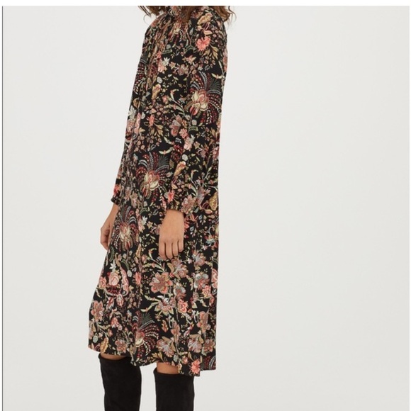 H&M Crepe Dress with pockets. Excellent Condtion - Picture 4 of 9